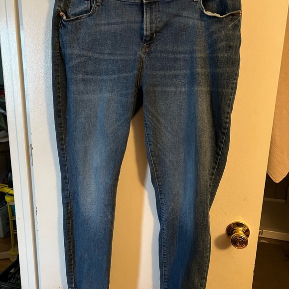 Old Navy Straight Leg Jeans - Picture 3 of 4